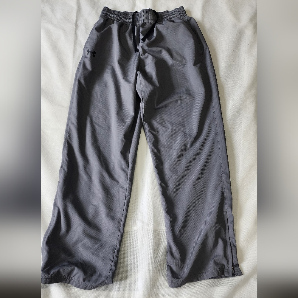 Under Armour Gray Track Pants with Drawstring Waistband and Mesh Lining Size Med
